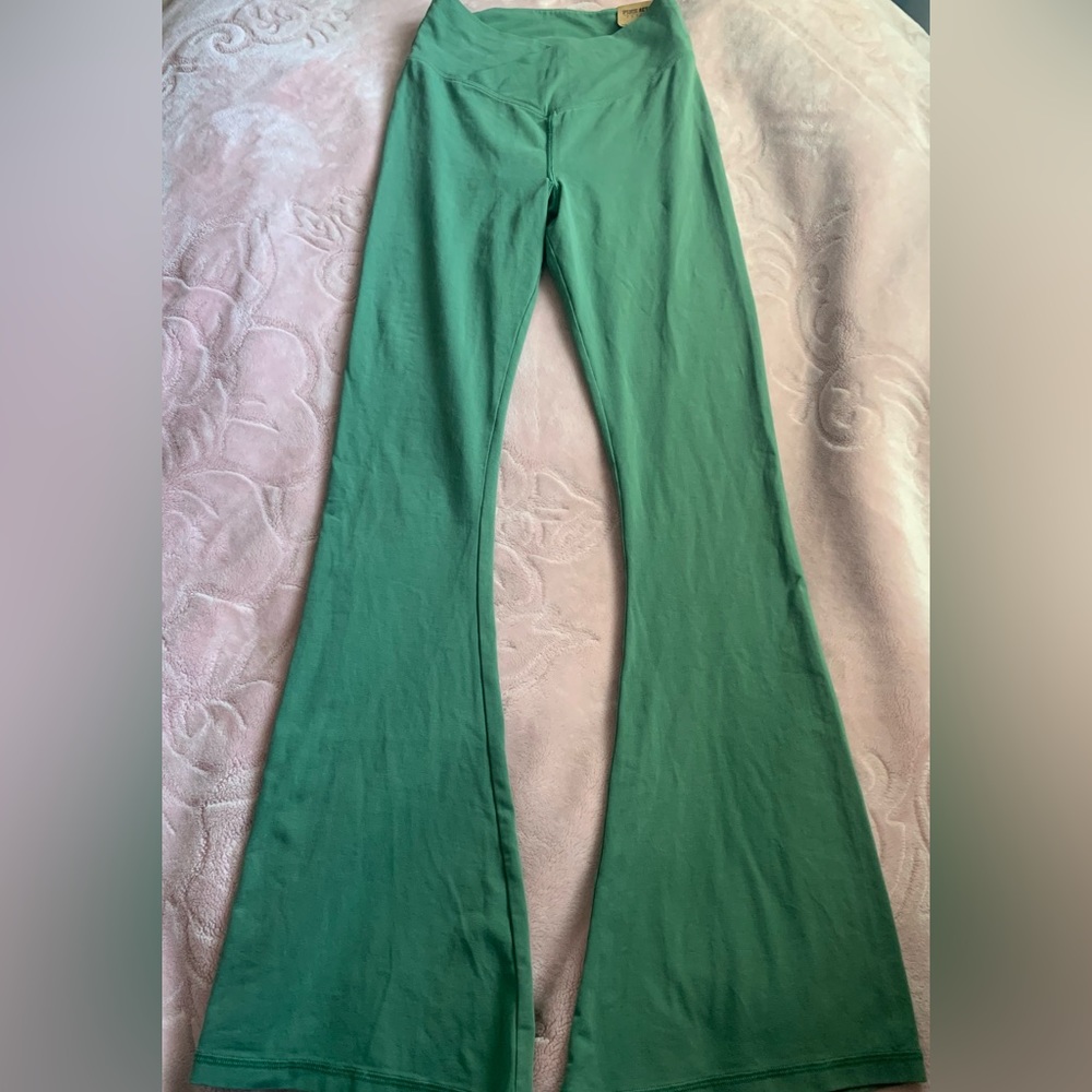 PINK Victoria’s Secret V Crossover Flare Legging